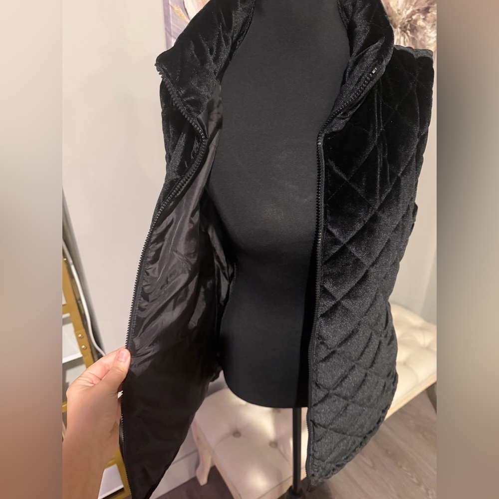 NWOT Kenneth Cole Velvet Black Quilted Vest size Medium - Picture 3 of 5
